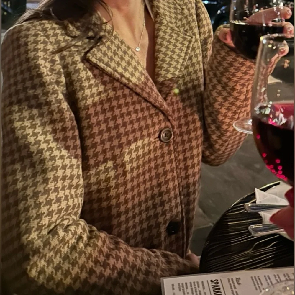 Abercrombie Wool “Dad Coat” in Brown Houndstooth - Picture 3 of 5